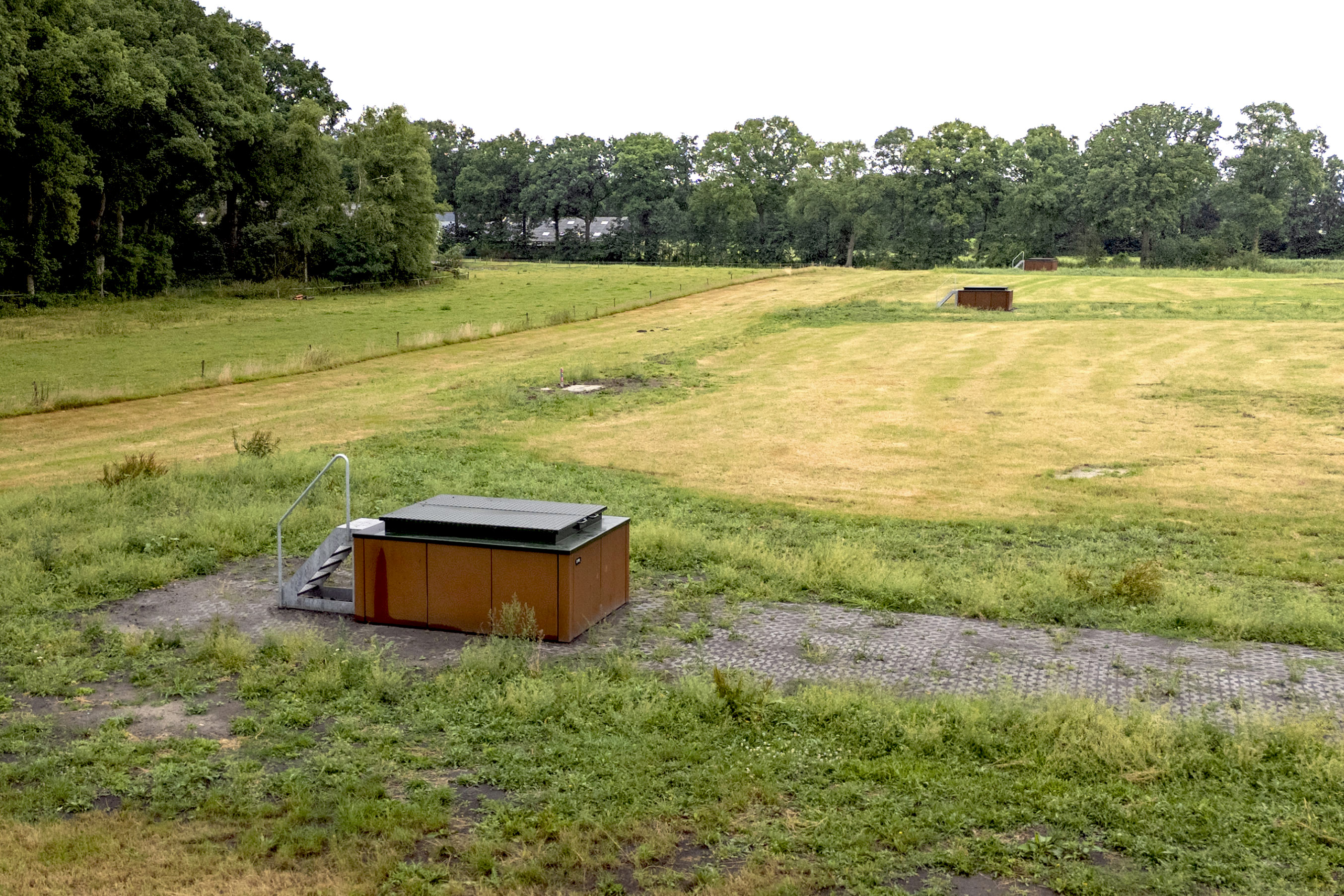 Luchtfoto met drie drinkwaterputten bij Espelo