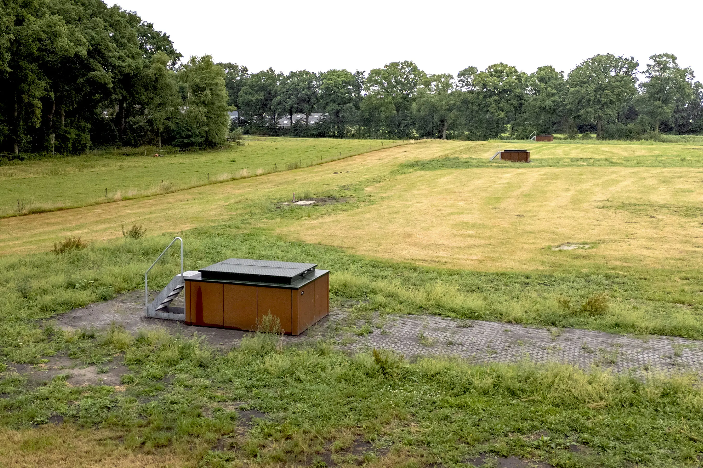 Luchtfoto met drie drinkwaterputten bij Espelo