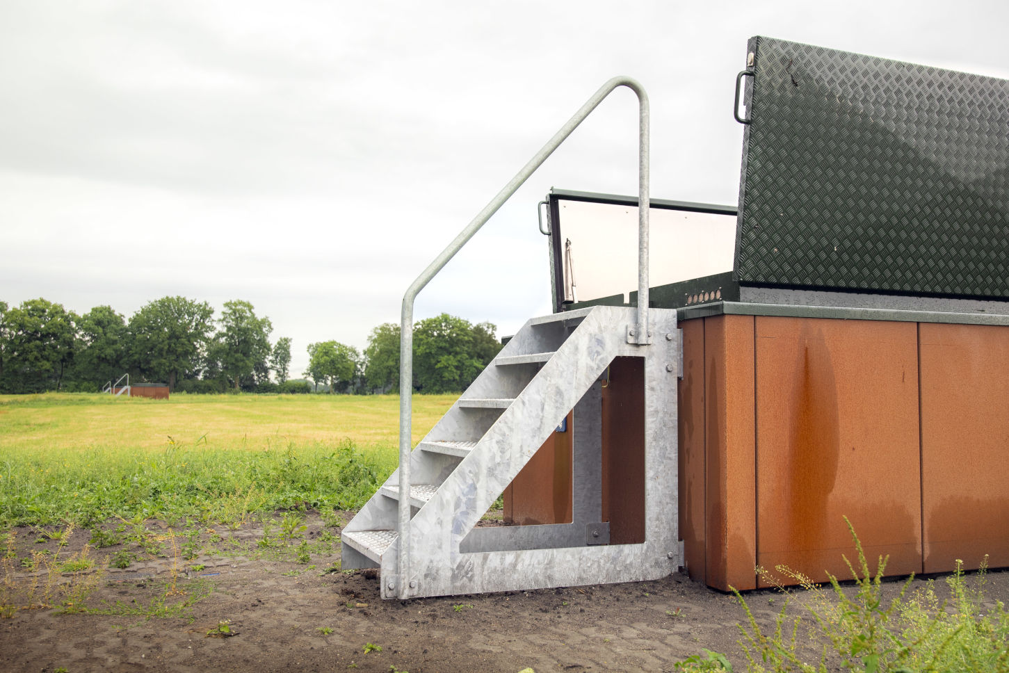 Thermisch verzinkte trap bij drinkwaterput Espelo